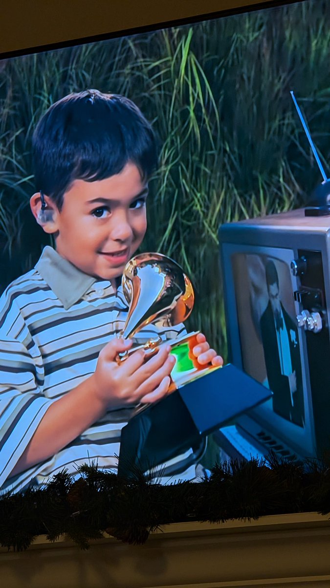 DeepNotShallow's tweet image. Wait hold up...
Did Bad Bunny just give his Grammy to Liam Conejo Ramos the poor kid who was kidnapped by ICE? If so amazing 

The sign beforehand said "Conejo" on it too