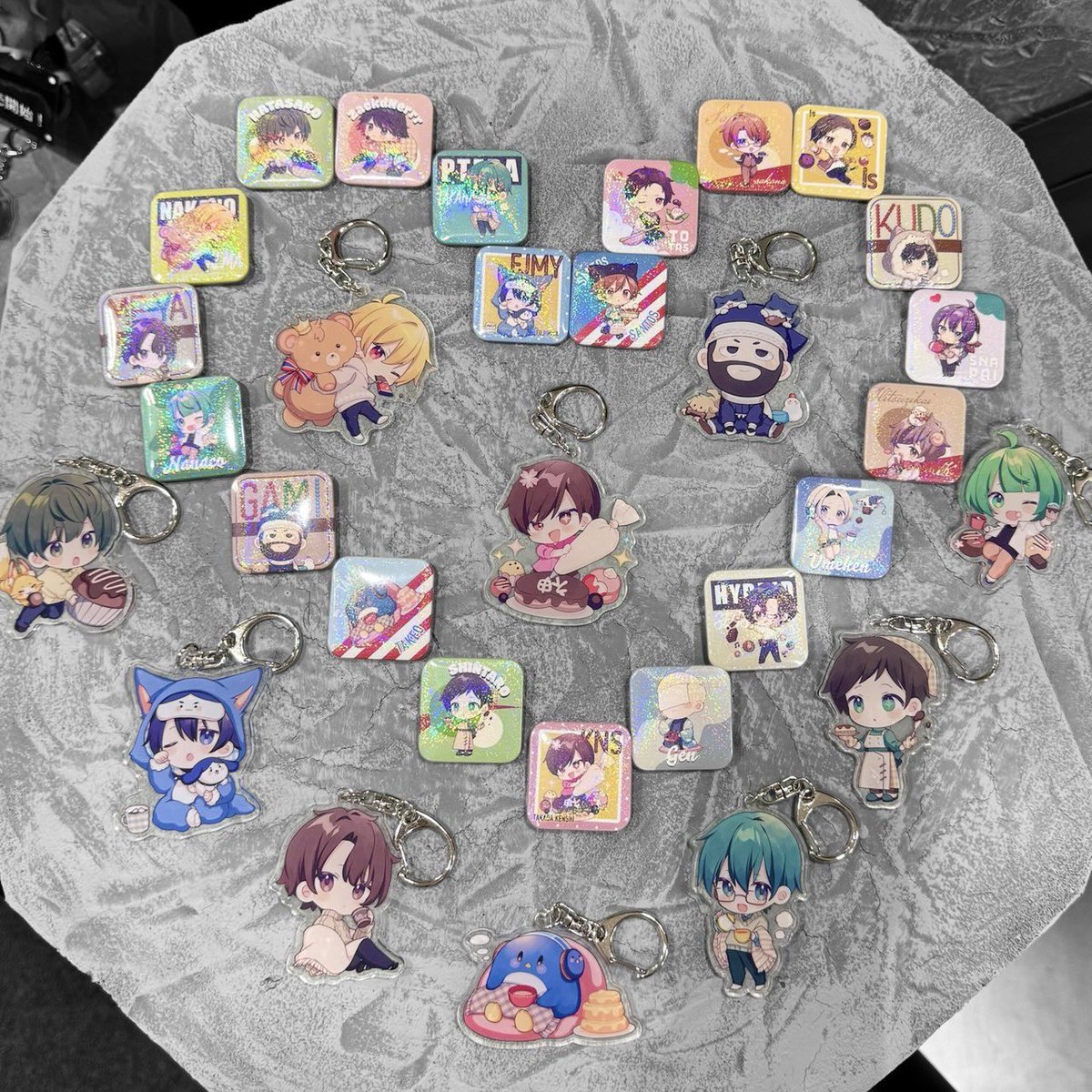 2/13(金)発売のグッズから、 一部を店頭にて展示しております