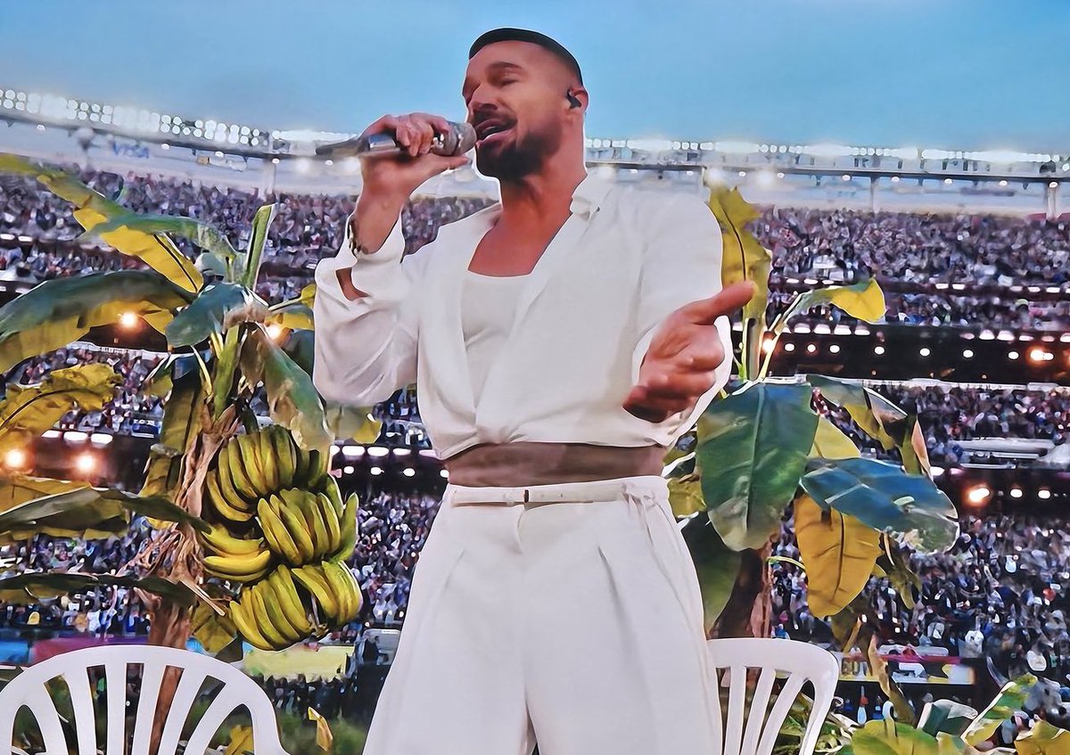 PopCrave's tweet image. Ricky Martin made a surprise appearance during Bad Bunny's #SuperBowl  Halftime Show.