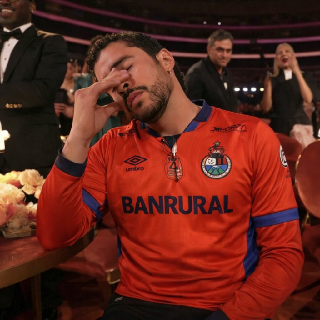 Bad Bunny menciona a Guatemala en el show de medio tiempo.

Yo: