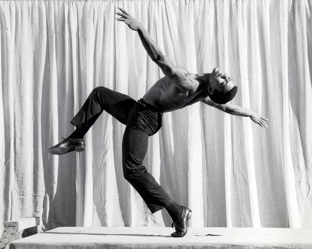 fanyu__lin's tweet photo. In many companies, passion becomes a slogan. At AILEY, it is built into the structure. In this edition of the Global Leadership Conversation series, I sit down with Alvin Ailey American Dance Theater’s Artistic Director, Alicia Graf Mack, to explore how the dance company has endured for decades and what business can learn from dance.

The company’s founder Alvin Ailey (1931–1989) spoke of “blood memories”. These were not inherited stories. They were carried experiences. Spirituals sung without certainty of survival. Blues shaped by labor and loss. Gospel rooted in hope that had to be practiced daily. His choreography asks dancers to carry all of it at once. 

The body, in Ailey’s work, is never abstract. It sweats. It trembles. It breaks and returns. The demand is absolute. Emotional truth must be matched by physical clarity. Anything less is a lie.
That demand has never softened.

For Alicia, leading Ailey means inheriting this devotion. The dancers are not driven by metrics. They are bound by belief. This is why people cry. There is no performance of emotion here. There is exposure. The body tells the truth faster than language ever could. And in that truth, something breaks open. Not only because the dance is beautiful, but because it is honest.

This is what Alvin understood. That when the body is allowed to speak fully, it speaks for more than one life. It speaks for those who came before, and for those who are still learning how to stand.

🌹Welcome to read and listen to the full feature on FT Chinese, “The Power of a Dance Company”
https://t.co/nkv3ZN4ED6

Images:
1. Alvin Ailey American Dance Theater in Alvin Ailey's Revelations. Photo by Tony Powell 
2. Alicia Graf Mack rehearsing Judith Jamison's A Case of You with Alvin Ailey American Dance Theater. Photo by Alice Castro
3. Alvin Ailey. Photo by John Lindquist. © Harvard Theatre Collection, Houghton Library, Harvard University
4. Alvin Ailey American Dance Theater
The Joan Weill Center for Dance, with the Elaine Wynn & Family Education Wing, is home to Alvin Ailey American Dance Theater, Ailey II, The Ailey School, Ailey Extension, and Ailey Arts In Education & Community Programs. Photo by Frederick Charles

#dance #art #business #leadership #AlvinAiley #passion