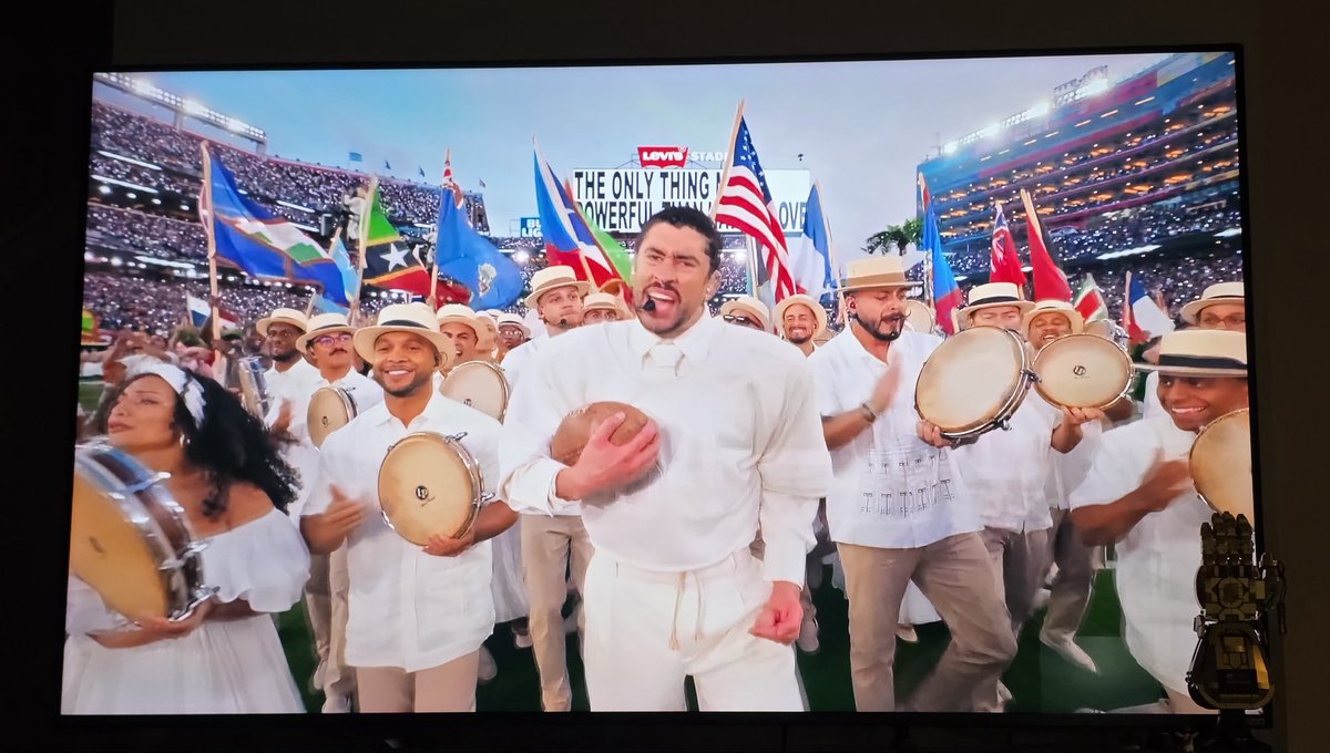 PR STAND UP!!! BAD BUNNY!!!!