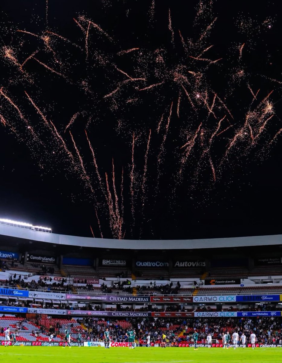 Para los que no vieron el medio tiempo del #SuperBowl les dejo una imagen de lo chingon que estuvo. 😏😎