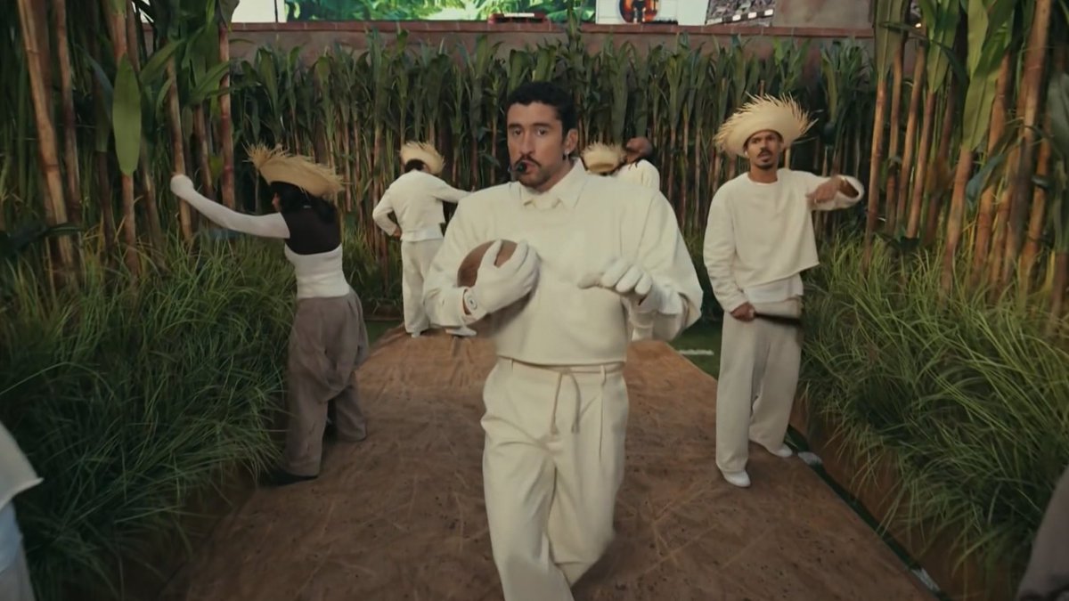 Bad Bunny acaba de hacer historia en el #AppleMusicHalftime , estoy sin palabras y con miles de sentimientos jajaja, ya he perdido las veces que ha reunido al país para ver algo de él, pero esto fue diferente 

El setlist, Lady Gaga, Ricky Martin, los cambios de escenas, la