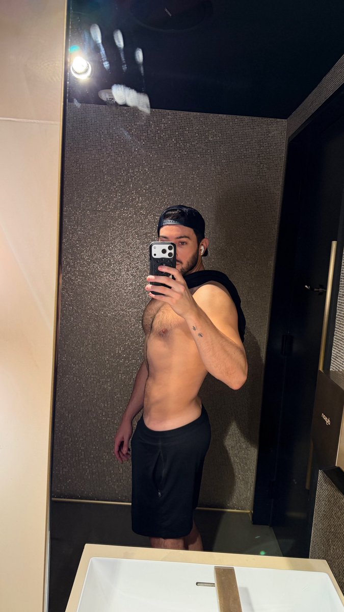Manny MUA tweet media