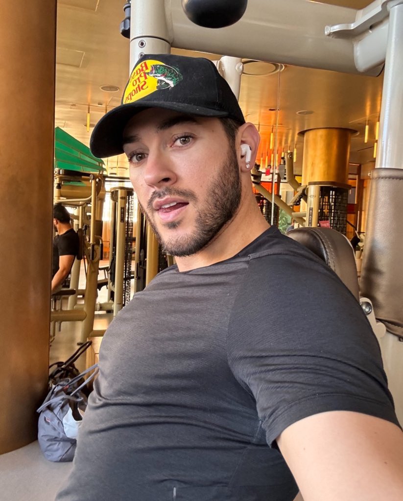 Manny MUA tweet media