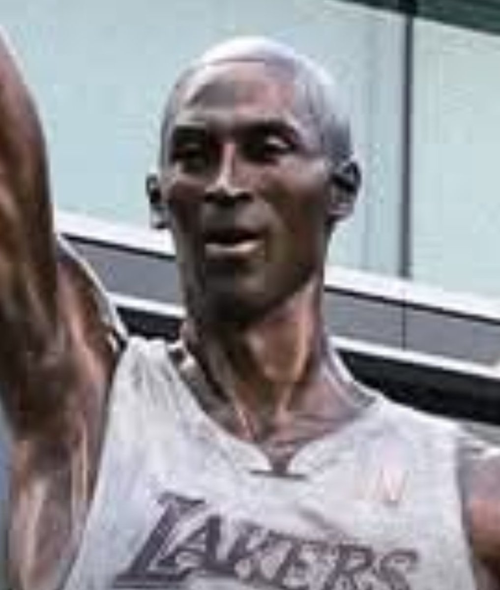 _MackDigi's tweet image. They did Kobe wrong. Look like he took his dentures out.
