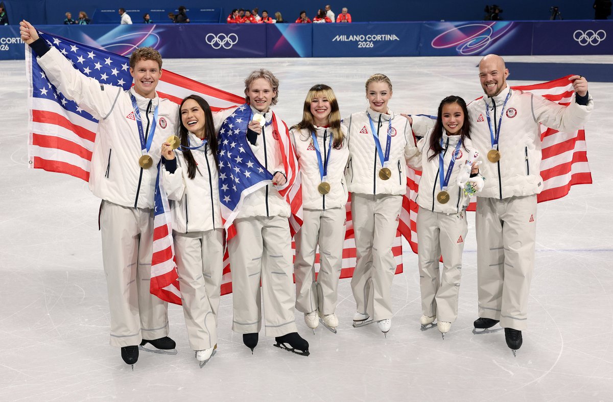 CGTNSportsScene's tweet photo. ⛸️BREATHTAKING FINISH!
🏅🇺🇸 @USFigureSkating becomes the first squad to repeat as Olympic team event champions—winning by a SINGLE POINT!
🥈🇯🇵 Japan retakes silver
🥉🇮🇹 Italy wins bronze in front of a roaring home crowd
#FigureSkating #MilanoCortina2026 https://t.co/4jThoqcQsn