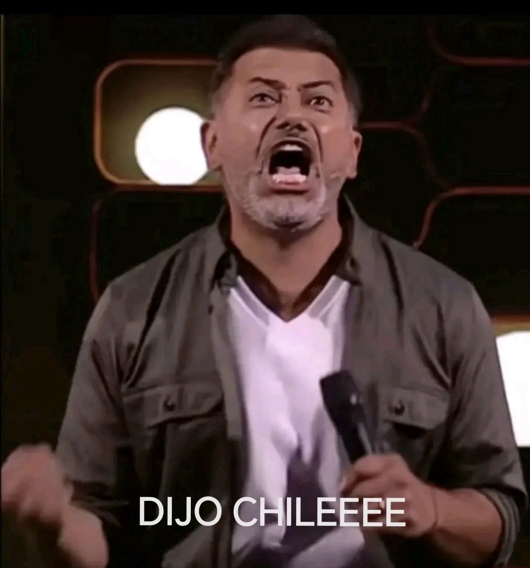 camiiirbv's tweet photo. Cuando benito dijo chile automáticamente yo 😮 jajaj #SuperBowl https://t.co/acC40D7XgN