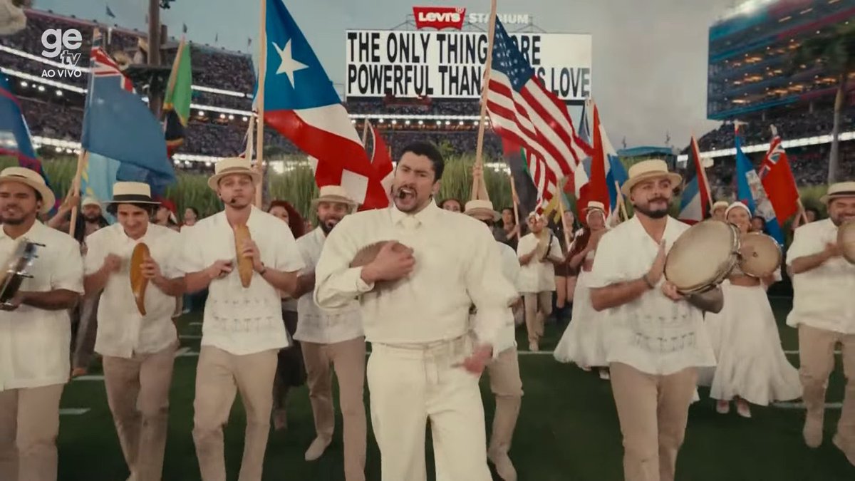 Bad Bunny en el Super Bowl: cuando el espectáculo se vuelve mensaje político

La presencia de Bad Bunny en el medio tiempo del Super Bowl, el evento más estadounidense de Estados Unidos, no es una casualidad ni una concesión artística. Es un mensaje cuidadosamente calculado desde