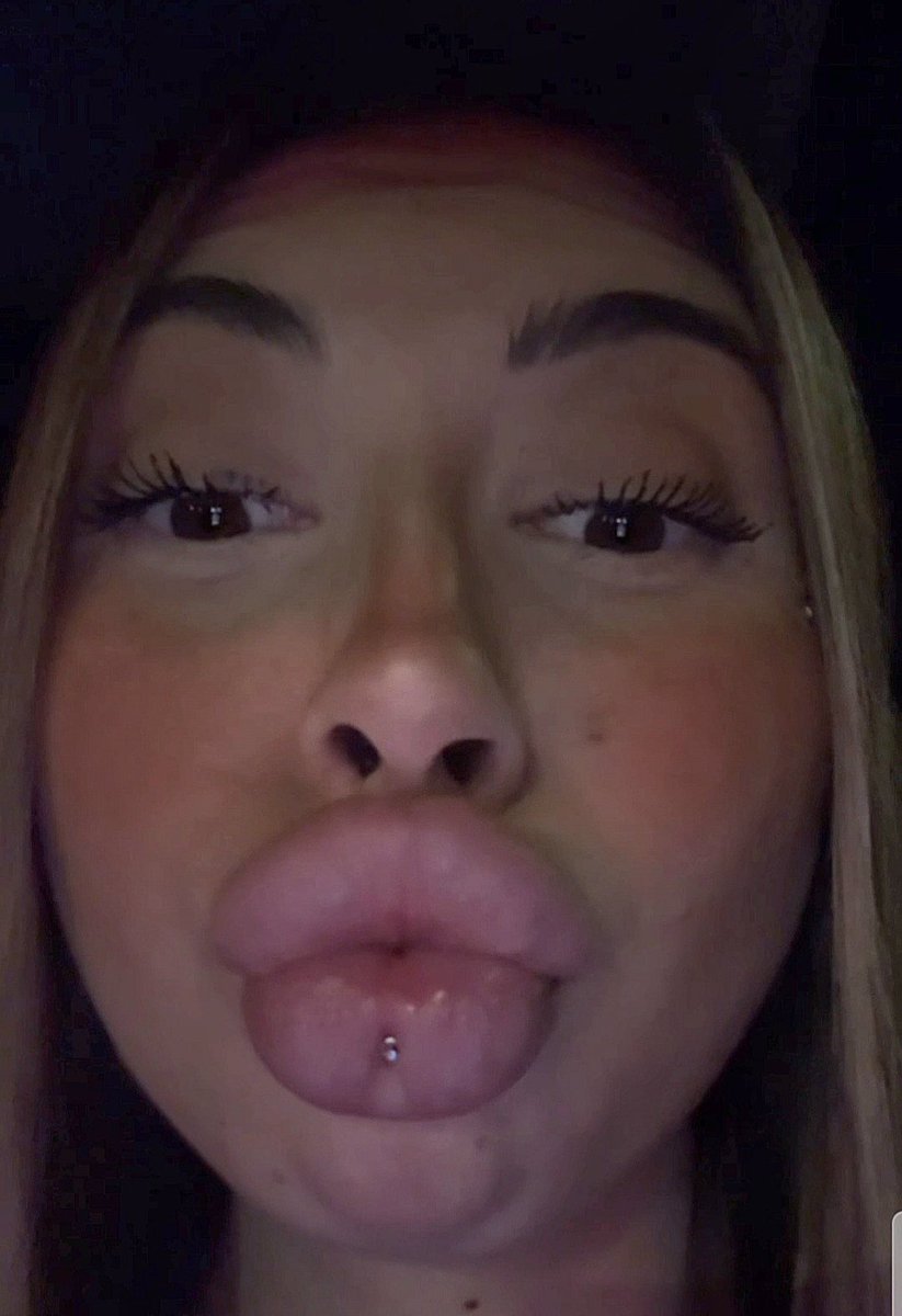 LipQueenCity's tweet photo. She’s Got My Diq On Swole Like It’s On Steroiids With Hella Veins Looking Like A Extra Long Snicker Bar 😩 https://t.co/GUvuuVBWqf