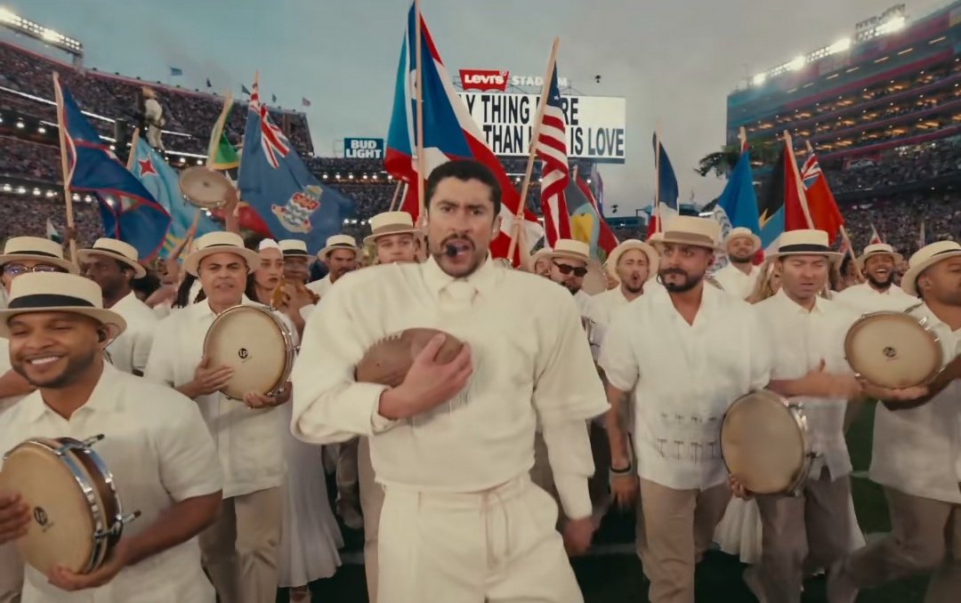 Benito diciendo "God bless America" y procediendo a decir todos los países de América, que icónico. Esta parte casi me hizo llorar 🥹