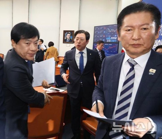 양옆에 시발새끼들