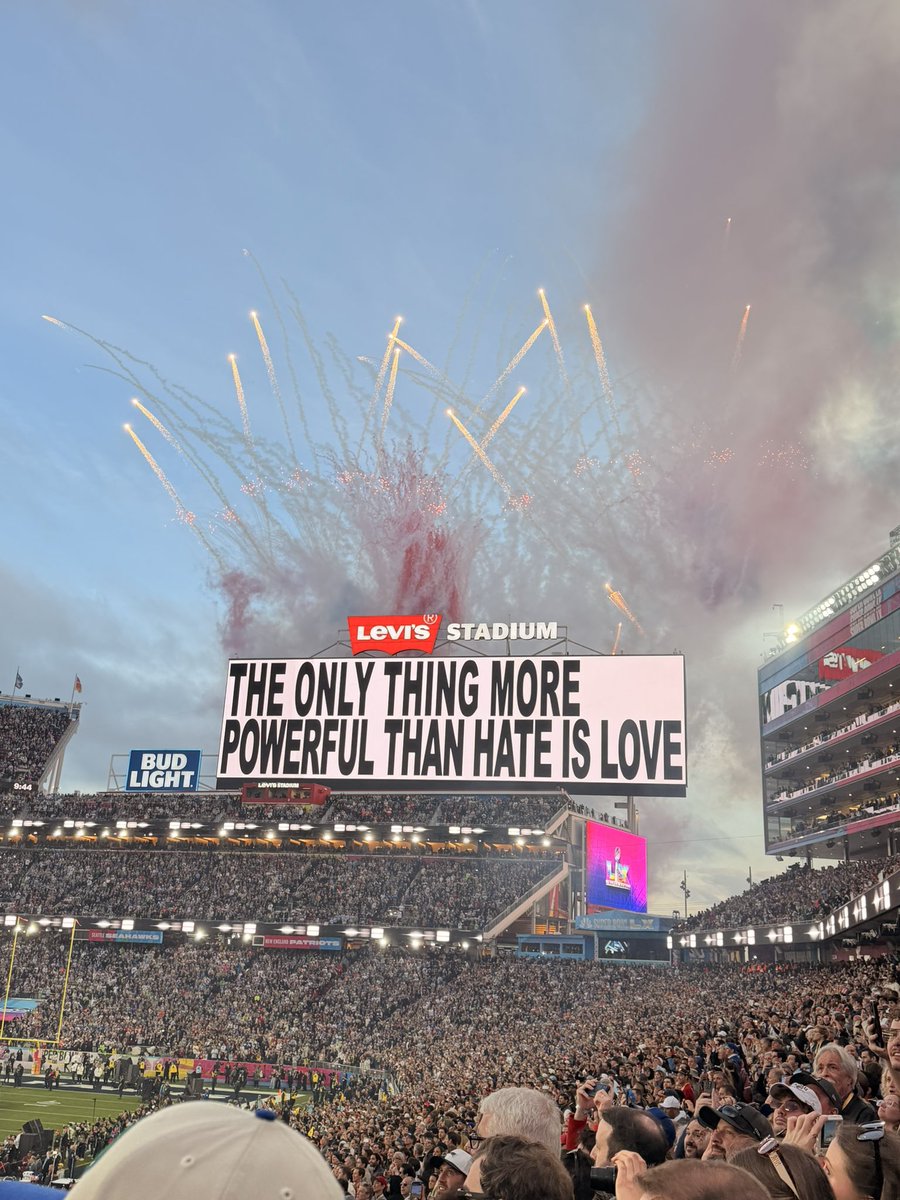 itsmarasade's tweet image. 🖤 #SuperBowlLX