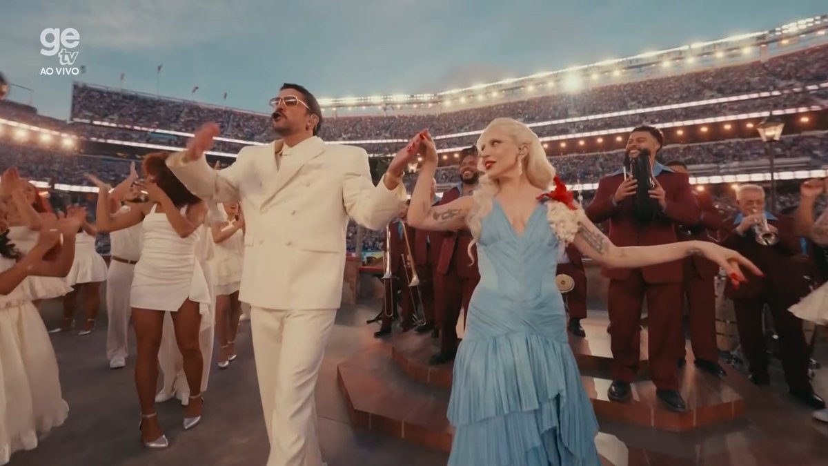 Gostinho de feat colossal vindo aí. #SuperBowl