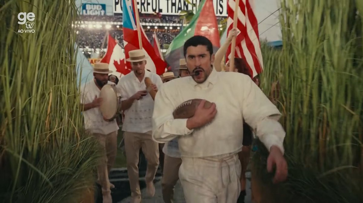 América Latina devidamente mencionada de forma histórica no #SuperBowl 

Que nunca esqueçamos tudo o que nos une e sempre unirá - e que não é pouco. 

Golaço do Bad Bunny.