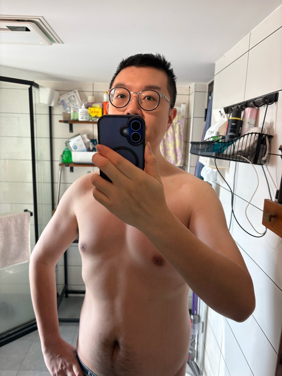 Dean01668121's tweet photo. 身材有没有好一些😉 https://t.co/Vhj5O1nzhj