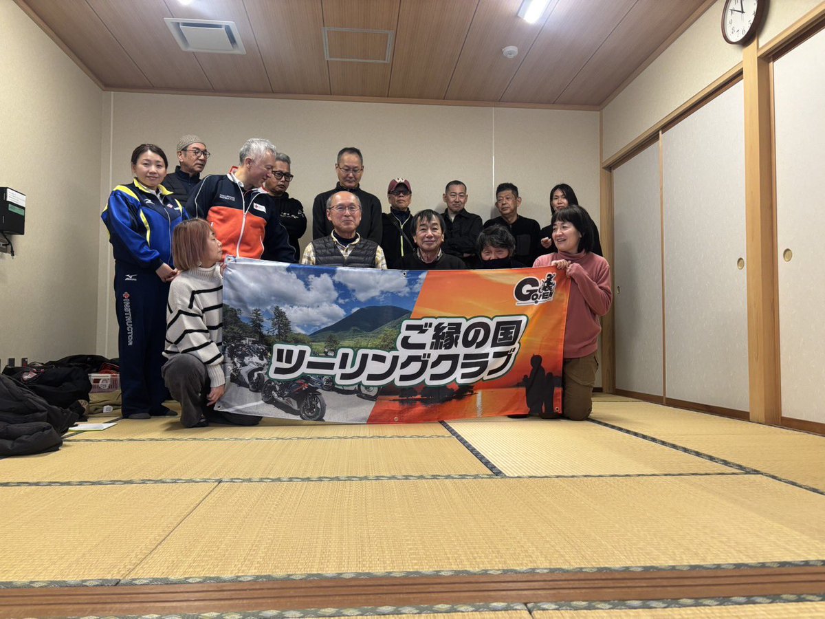 fukui824's tweet photo. 2026/2/8(日)ほんとに久しぶりの大雪の中、ご縁の国ツーリングクラブ主催の「救命救急講習＆Ninjaカレー」に参加。なんとなく知ってはいるけどなぁという内容について復習出来て良かった。あとは現実に遭遇した時生かす勇気が出るかどうか。私の時は気にせずやってください。 https://t.co/UfUhr599xh