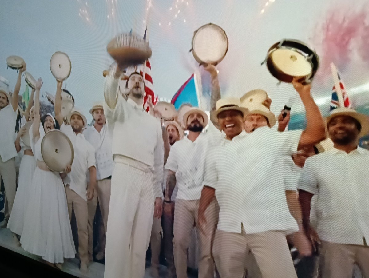 luceriosh's tweet photo. Together we are America. #BadBunny #SuperBowl2026 👏👏👏 https://t.co/jsGBtWpDjM