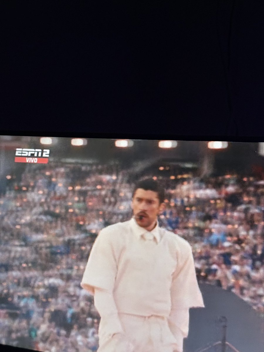 AndresZenay's tweet photo. Sin duda la peor presentación que de ha tenido en la super bowl, talvez porque la vara era muy alta pero no fue de las mejores presentaciones de 🐰 y hablando sobre talento le hace mucha falta.
#BadBunny 
#SuperBowl 
#SuperBowlLX https://t.co/OH0uYkCGXA
