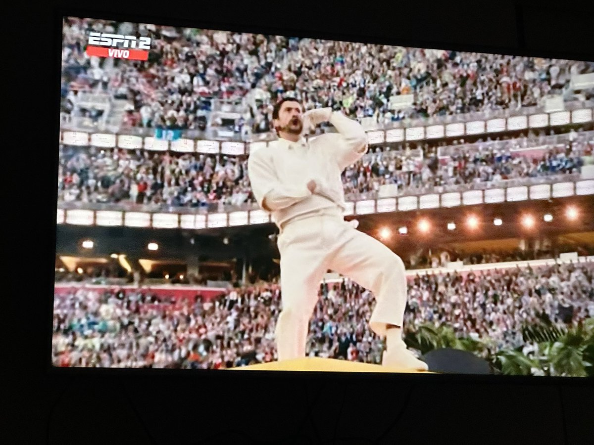 Rafuchiss's tweet photo. Bad Bunny la sacó del estadio.
God Bless America: Chile, Argentina, Uruguay, Paraguay, Bolivia, Brasil, Ecuador, Perú, Colombia, Venezuela, Surinam, Guyana, México, Panamá, Guatemala, Honduras, Nicaragua, El Salvador, Cuba, Haití, República Dominicana, las Antillas, EEUU, Canadá https://t.co/9bNcMtlUW3