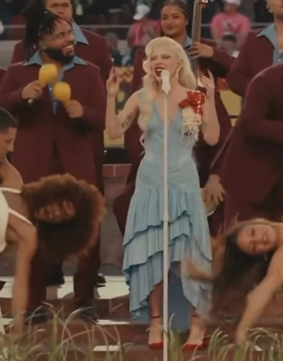 Encuentren las diferencias.

#SuperBowlLX #LadyGaga #BadBunny