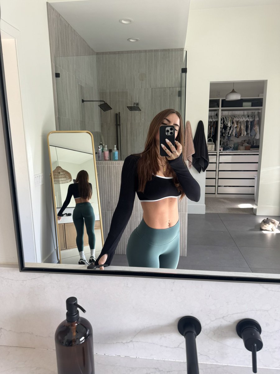 AllisonParker22's tweet photo. Hiii 😽 https://t.co/5x0nJK4Ri8