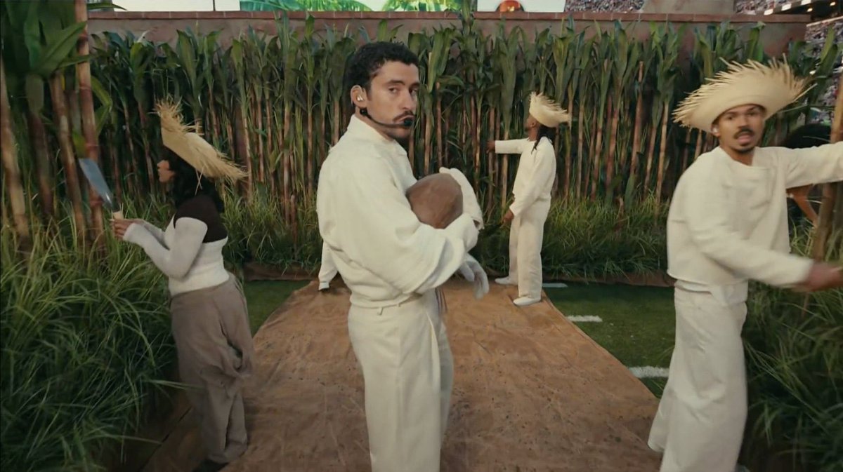 rapoutcontext's tweet image. “Agora todos querem ser latinos, mas lhe faltam molho.”

— Bad Bunny no #SuperBowl