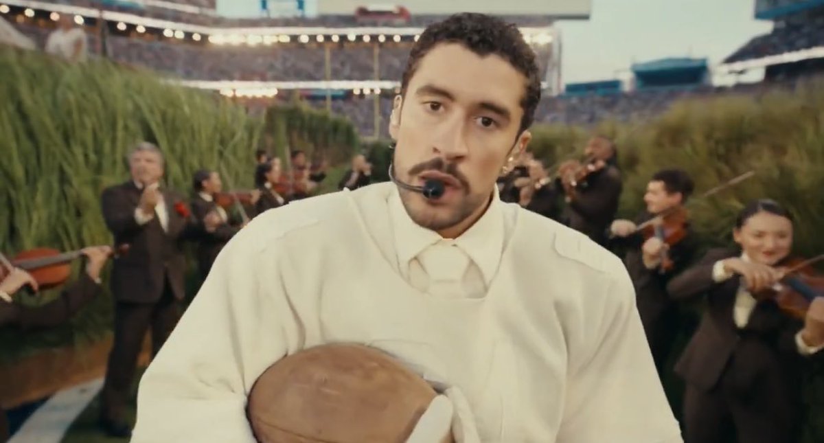 marianoosorio1's tweet image. Benito Antonio Martínez Ocasio, #BadBunny, llevó su “casita” y las raíces latinas al #SuperBowlLX . Acompañado por Lady Gaga y Ricky Martín 

“Nunca dejé de creer en mi, tú también deberías de creer en ti”.

“Lo único más poderoso que el odio, es el amor”.