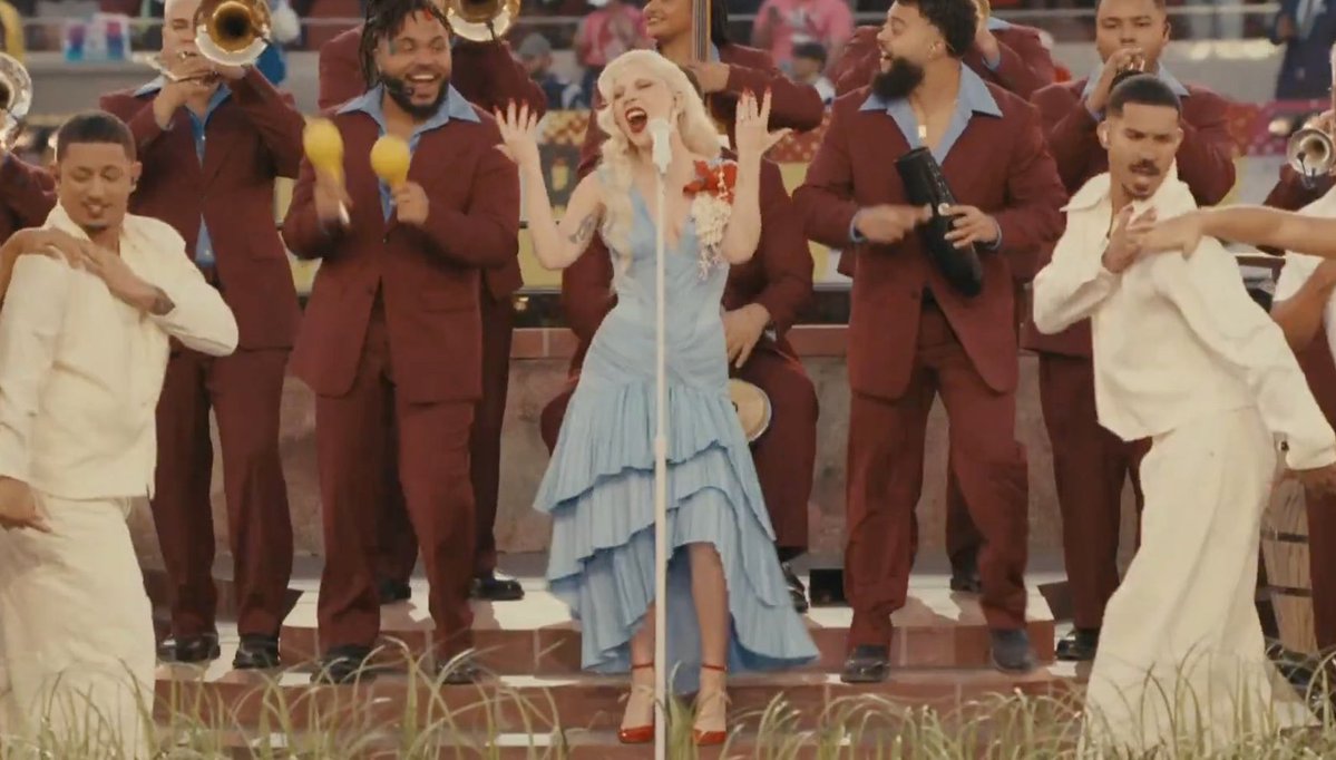 marianoosorio1's tweet image. Benito Antonio Martínez Ocasio, #BadBunny, llevó su “casita” y las raíces latinas al #SuperBowlLX . Acompañado por Lady Gaga y Ricky Martín 

“Nunca dejé de creer en mi, tú también deberías de creer en ti”.

“Lo único más poderoso que el odio, es el amor”.