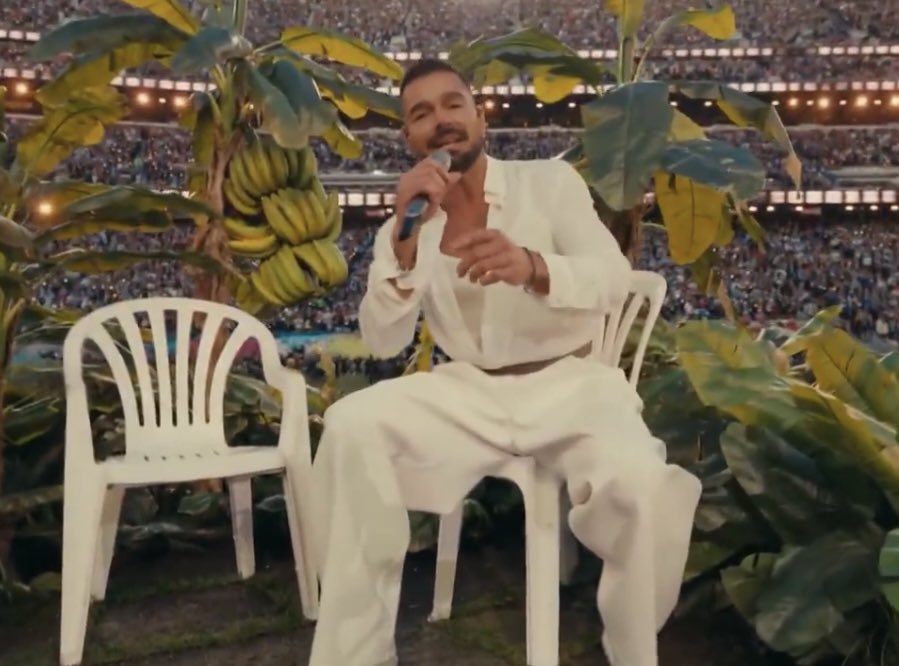 marianoosorio1's tweet image. Benito Antonio Martínez Ocasio, #BadBunny, llevó su “casita” y las raíces latinas al #SuperBowlLX . Acompañado por Lady Gaga y Ricky Martín 

“Nunca dejé de creer en mi, tú también deberías de creer en ti”.

“Lo único más poderoso que el odio, es el amor”.