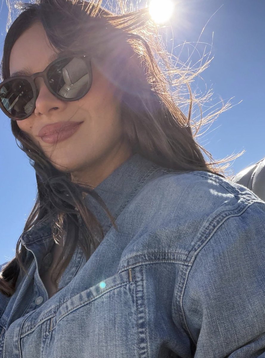 Hailee Steinfeld Source tweet media