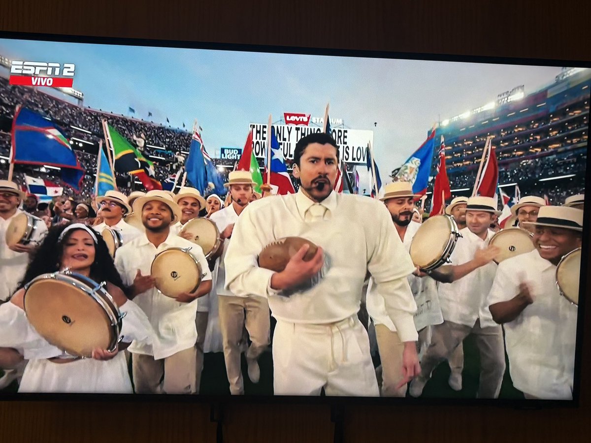 soypaolanieto's tweet photo. “La única manera de vencer el odio es el AMOR” Espectacular el mensaje de Bad Bunny en el show del #SuperBowl2026 https://t.co/UwaOcgF4Ia