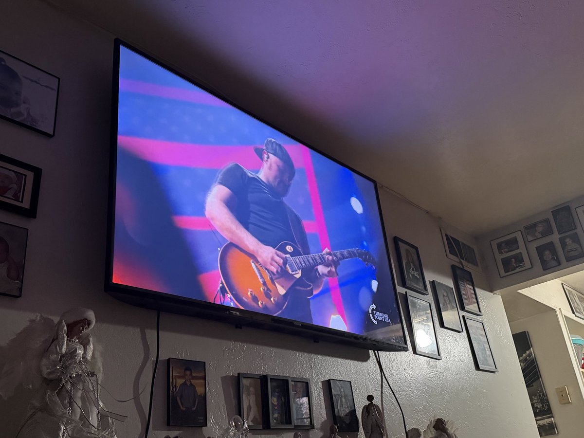 K.y.l.i.e tweet media