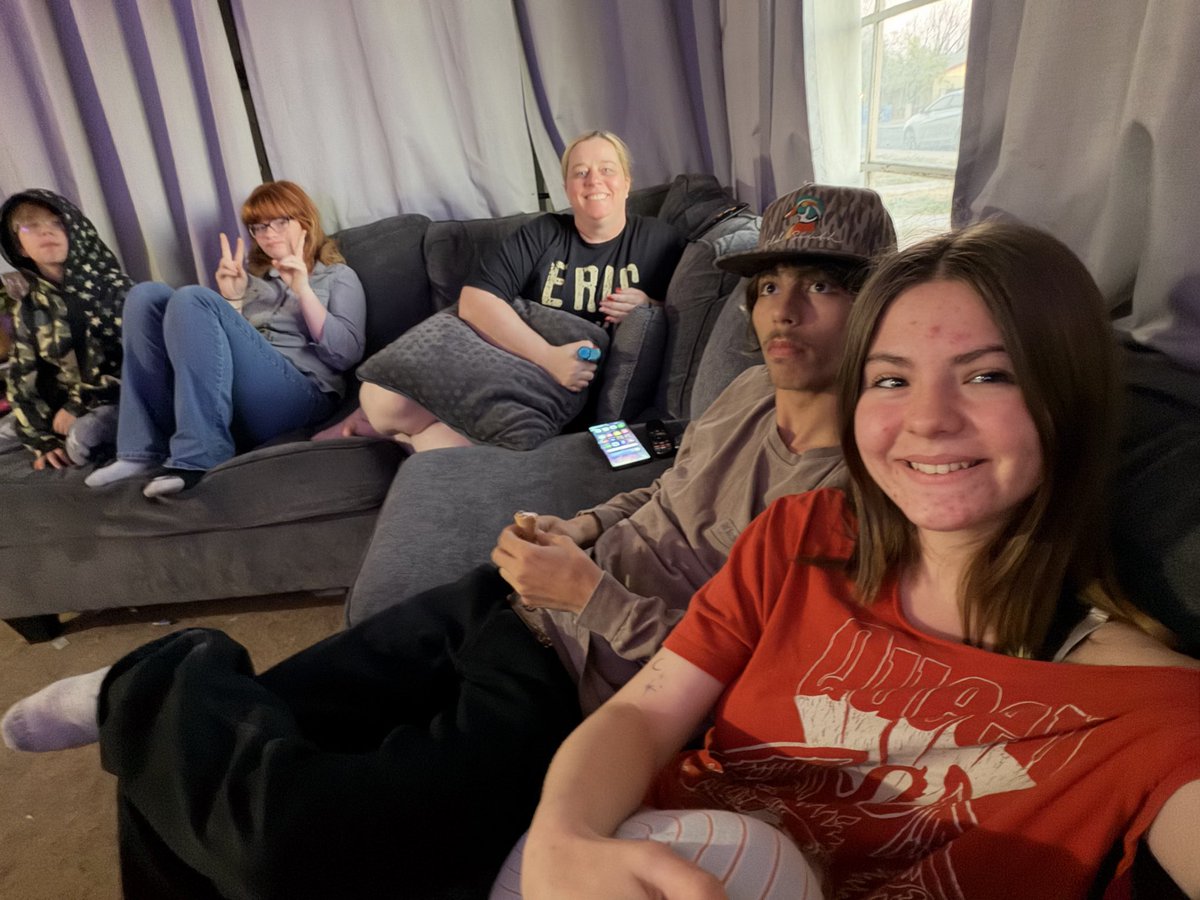 K.y.l.i.e tweet media