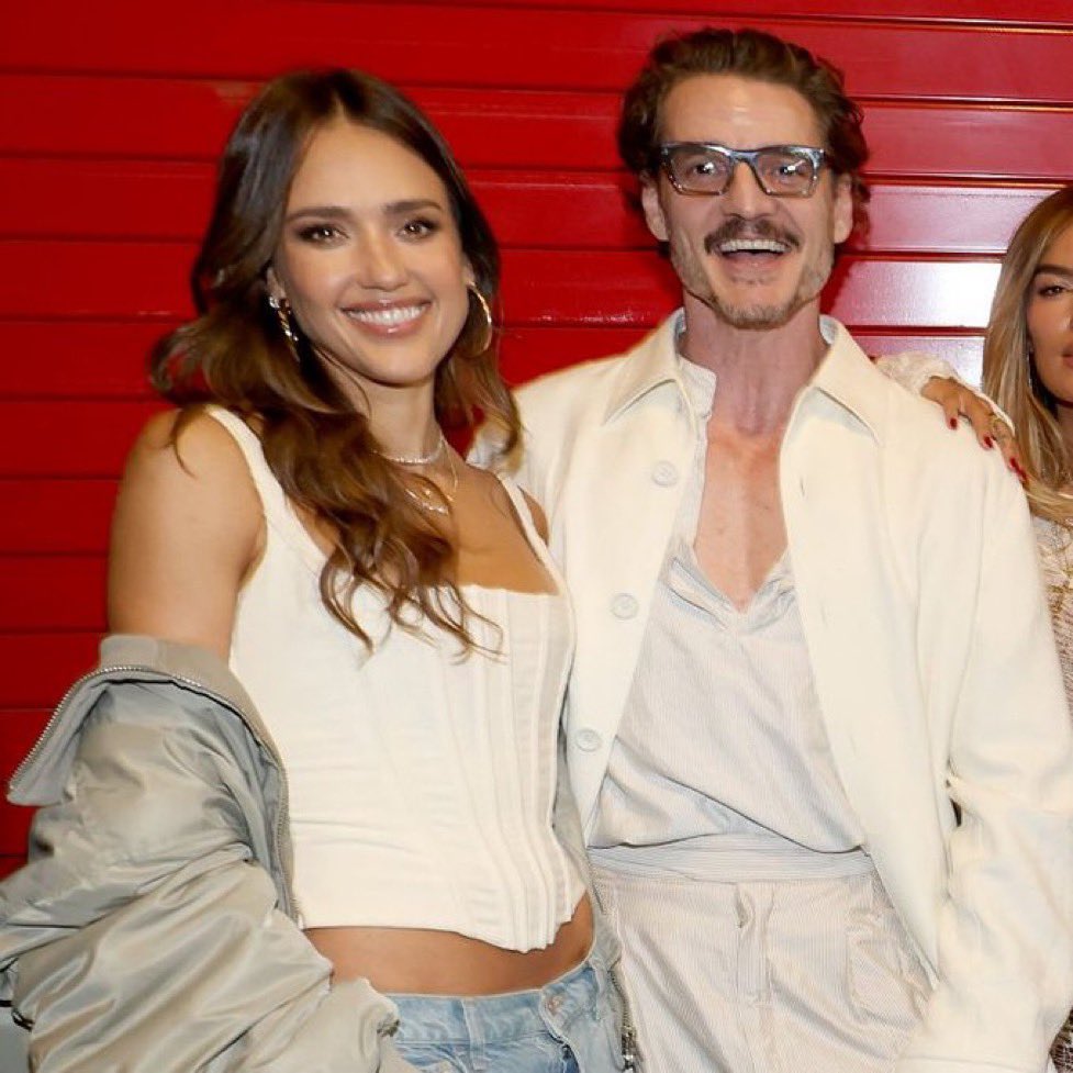 QuidVacuo's tweet image. Reed esa no es tu Sue. Sal de ahí.