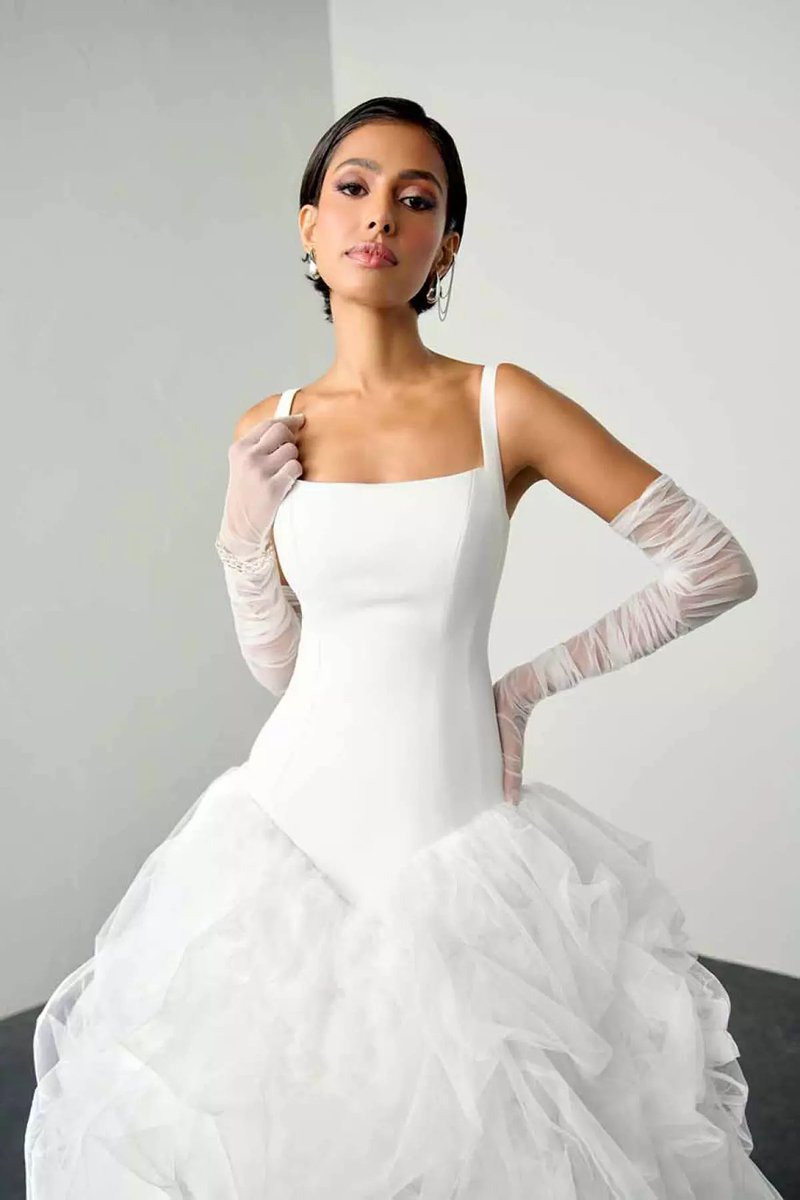 FianceeBodas's tweet photo. Estas son las diez tendencias en vestidos de novia más 'cool' de 2026: https://t.co/rfx7MjGa3r https://t.co/6FlGJwaNzT