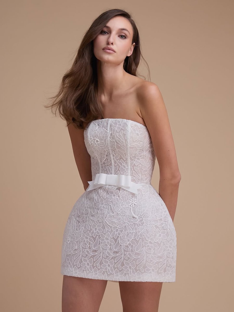 FianceeBodas's tweet photo. Estas son las diez tendencias en vestidos de novia más 'cool' de 2026: https://t.co/rfx7MjGa3r https://t.co/6FlGJwaNzT