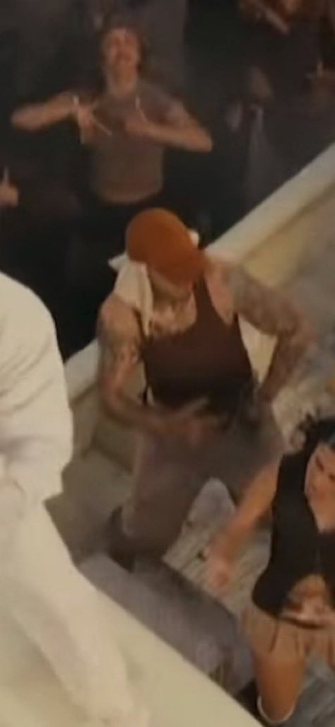 CNWORLDTOUR's tweet image. is this your fine ass? I NEED ANSWERS