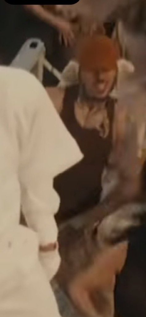 CNWORLDTOUR's tweet image. is this your fine ass? I NEED ANSWERS