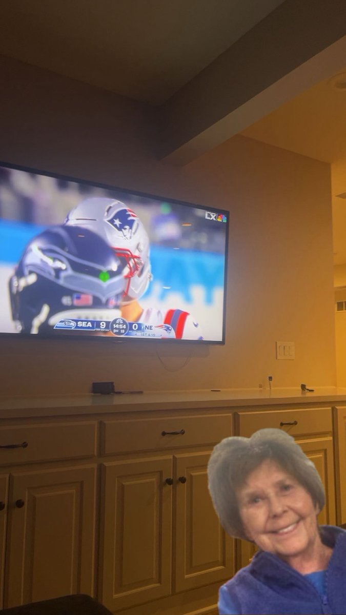 Sethlugo9's tweet image. Nothing better than watching the game with the homies.
#SuperBowl 
#Payup