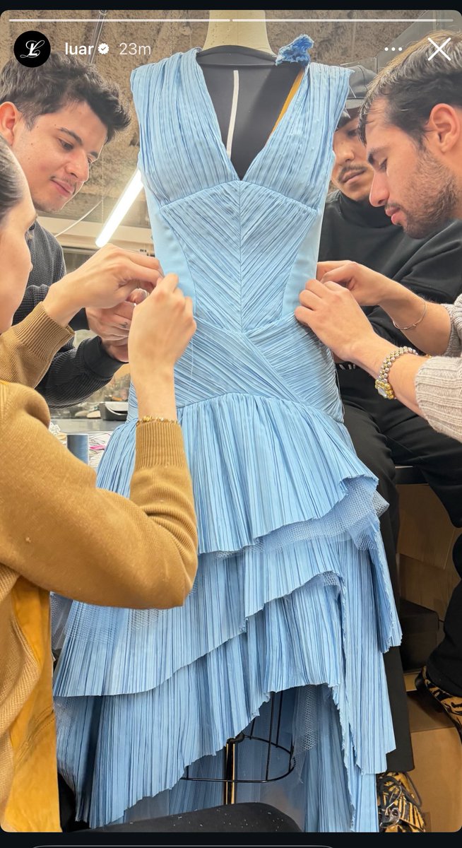 Lady Gaga en custom LUAR, del diseñador Raúl López, de ascendencia dominicana.  #SuperBowlLX