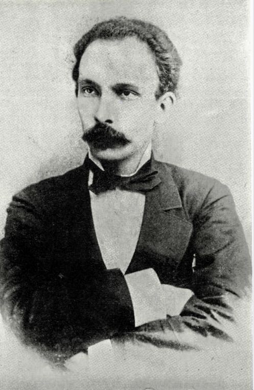 “A un plan obedece nuestro enemigo: el de enconarnos, dispersarnos, dividirnos, ahogarnos. Por eso obedecemos nosotros a otro plan: enseñarnos en toda nuestra altura, apretarnos, juntarnos, burlarlo..Plan contra plan”. 
#MartíVive