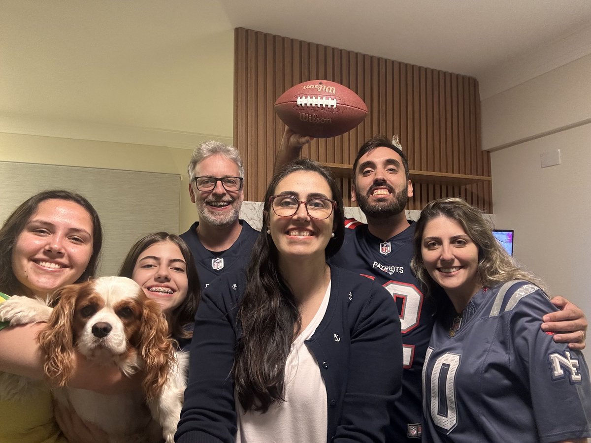 damarson's tweet image. Go Pats!
#SuperBowlnaESPN 
Mah, Lady, Malu, David, Tati, João e Gi 🏈🏆