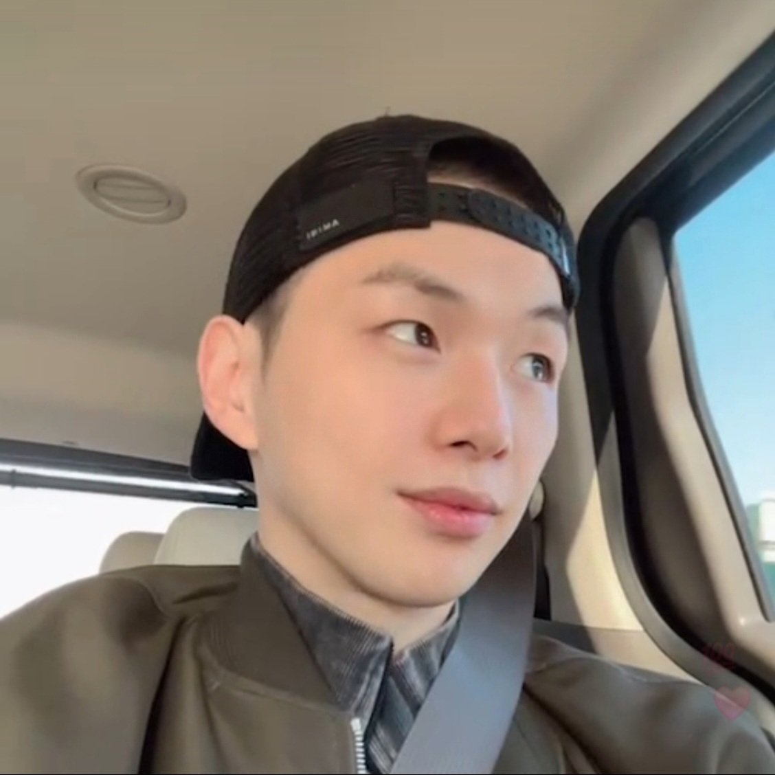 kangdaniel_com's tweet image. 다니엘 건강하게 잘 다녀와 ❤️ 사랑행 ❤️
Our sweet #KANGDANIEL did Instagram live on his way to Nonsan Training Center 😍 he said he prepared lots of contents to keep us entertained 🥰 Daniel, we will miss you so much and we will all be right here waiting for you ❤️ 
#강다니엘…