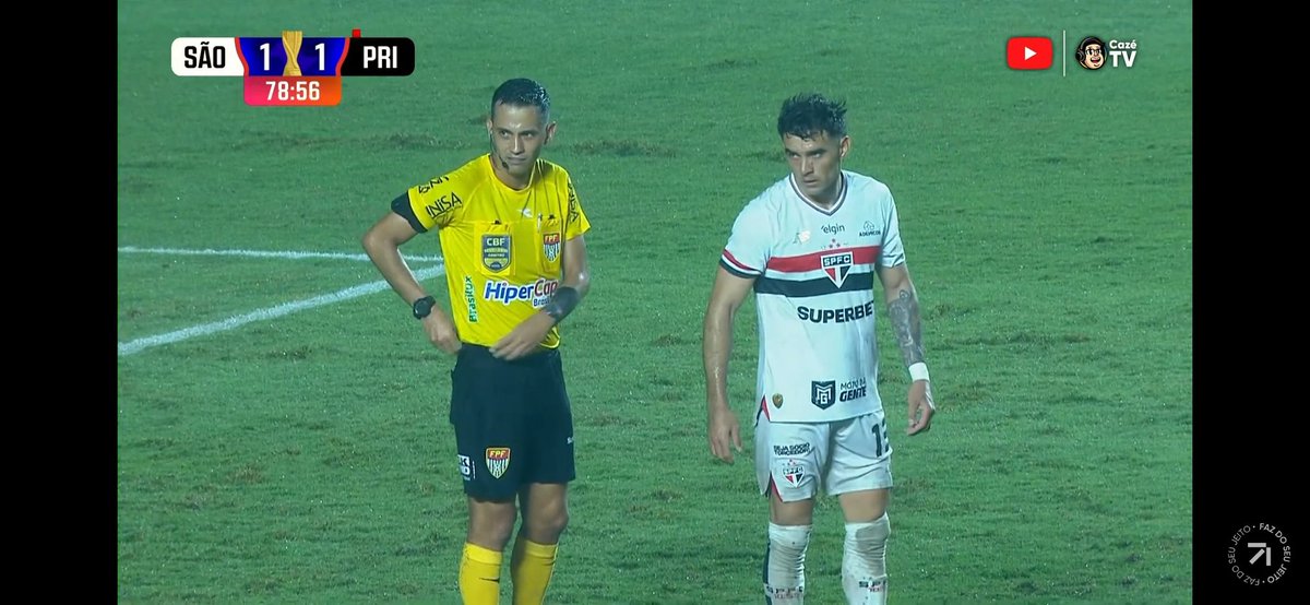 Assistindo ao jogo dos gambas x peppas, a malandragem na marca do penalti. Ontem nosso lateral Enzo Dias protegeu o tempo todo antes da cobrança do Calleri.