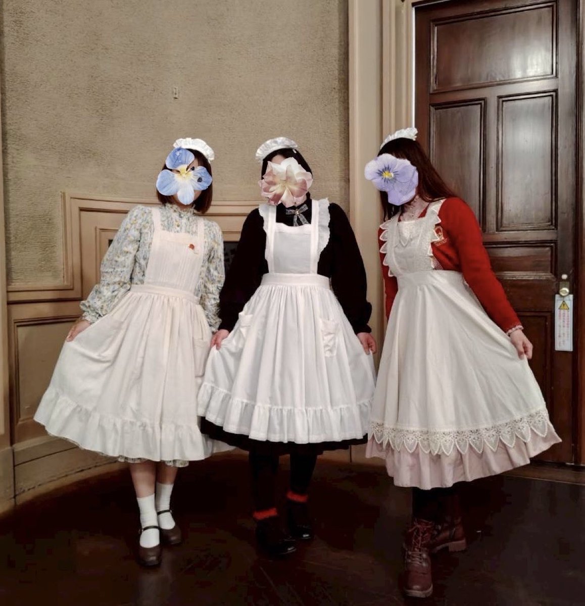 前回に引き続き、Rosalie de chambre(<a href="/rosalie_d_c/">Rosalie de chambre</a>)さんのピンタックワンピース、Rose rose cafe(<a href="/Roserosecafe1/">Rose rose cafe🍋</a>)さんのホワイトブリムを制服にツバキヤ開花しておりました💐