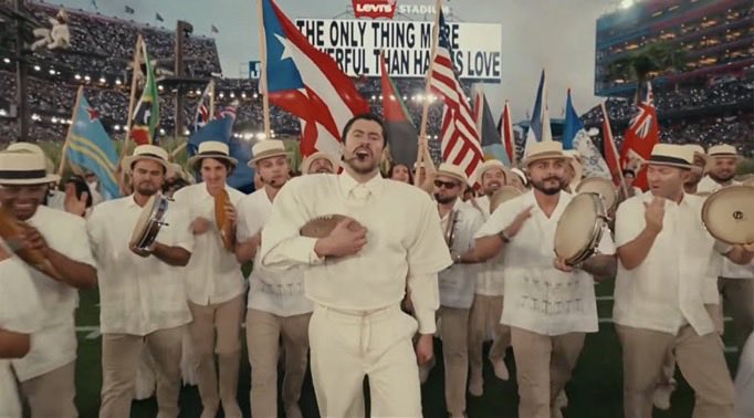 LuchoAguilar14's tweet photo. América no es un país, es todo el continente 🌎

Don Benito acaba de sepultar al colonialismo lingüístico.

"God Bless America"

#SuperBowl #Halftime https://t.co/25Qn8UXD4J