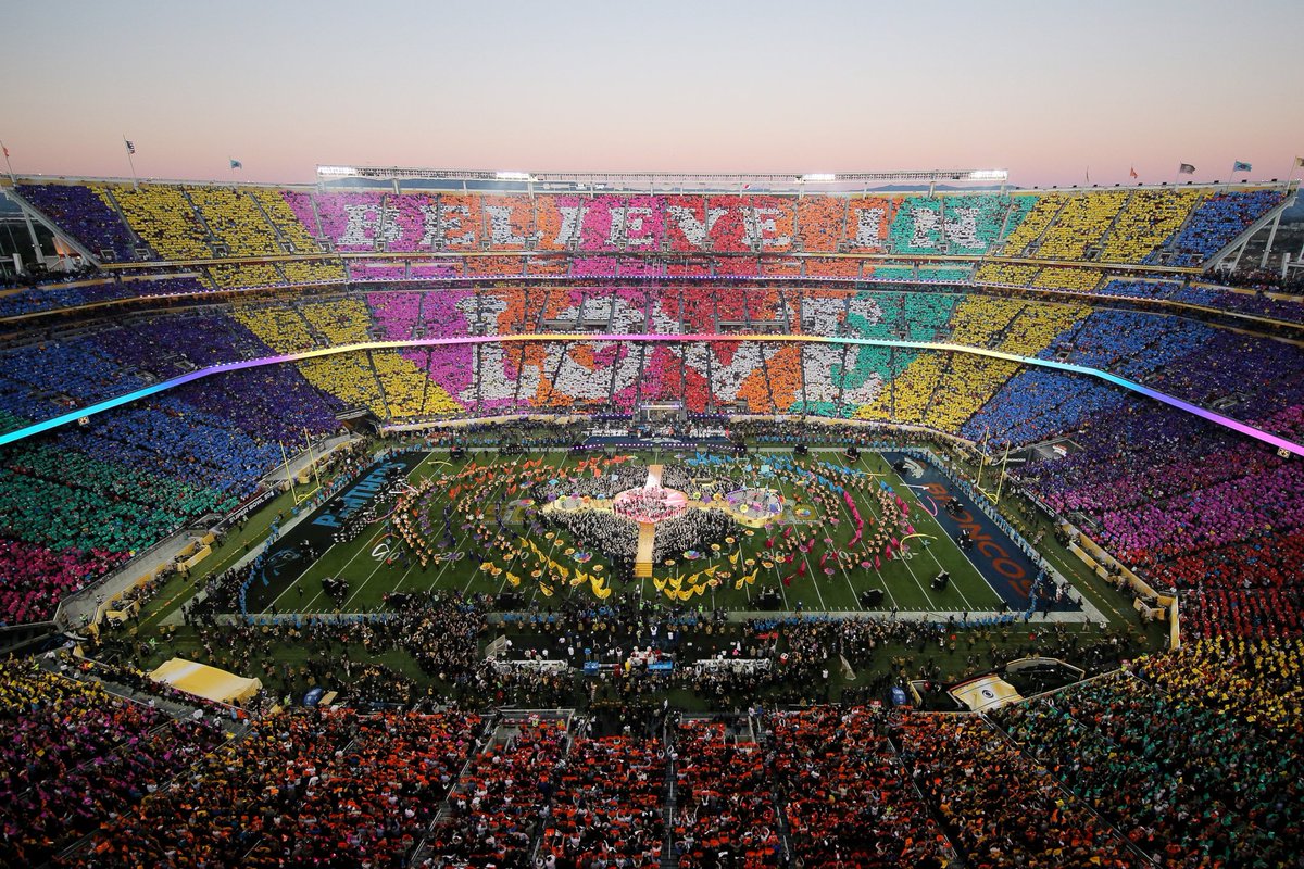Boomstaar12's tweet photo. @NFLMemes Honestly, I think this shit was way worse in 2015, but Coldplay was fine. https://t.co/4QFticDXSw