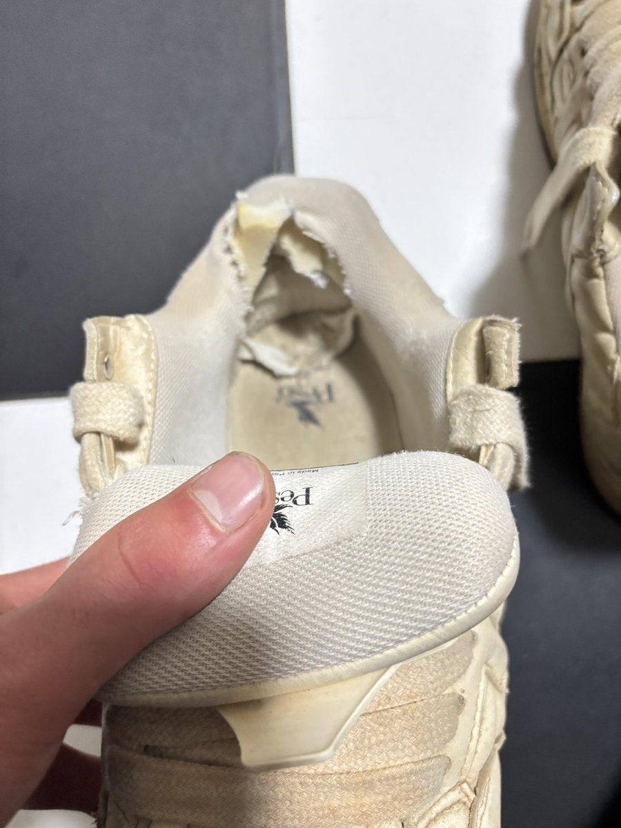 MasterHamfrey's tweet image. Guckt euch meine Schuhe an so kann der Master nicht mehr rausgehen!
Also los kauft die Masterschuhe!!!
@JamesCashm15047 @Juan177117 

#füße #feet #Sklave #zahlschwein #kontofick #Machtlos #Findom #zahlstümmel #dominanz #köpek #leder #fuß #spucken #Paypig #Alphamaster